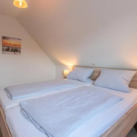 Nice In Emmelsbuell-horsbuell With Wifi * Emmelsbull-Horsbull